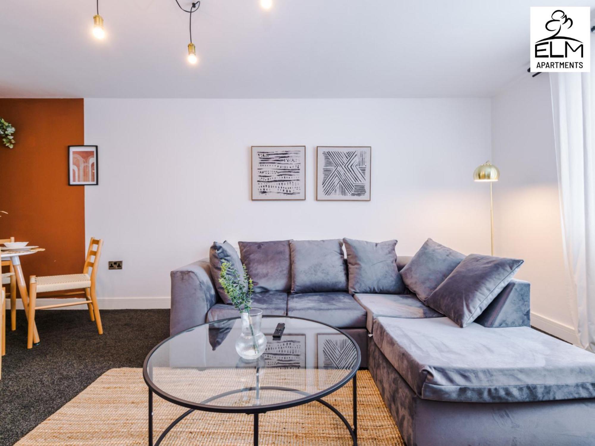 Elm , Collection Of Available Near Media , Free Parking Apartamento