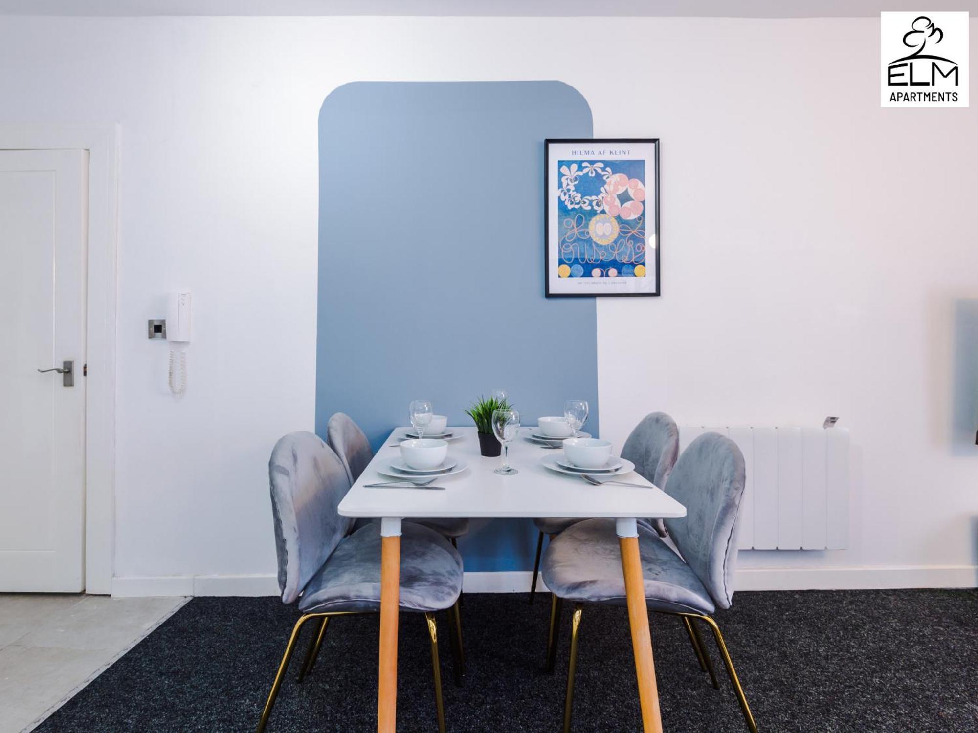Elm , Collection Of Available Near Media , Free Parking Apartamento